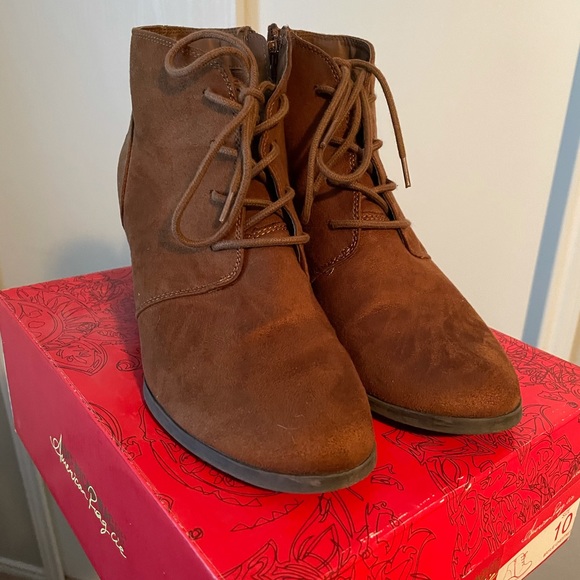 American Rag Booties - Picture 2 of 5